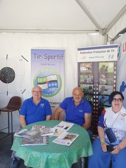 Le stand de la ligue du Centre de la FFTir, dont la Présidente, Sylvie Lanson, est par ailleurs Secrétaire Générale de la FFTir.