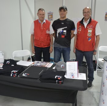 Le Président des arbitres, Alain GUARLATTI (sur la gauche), en compagnie de Serge SPROCCO, nous rend visite.